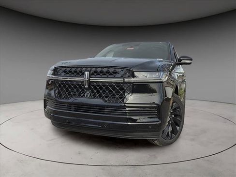New 2025 Lincoln Navigator Reserve w/ Jet Appearance Package image 2