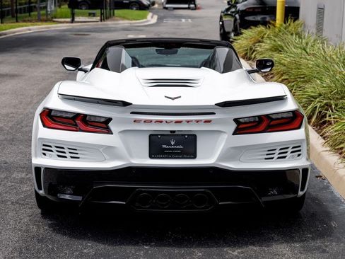 Used 2024 Chevrolet Corvette Z06 w/ Stealth Interior Trim Package RWD image 4