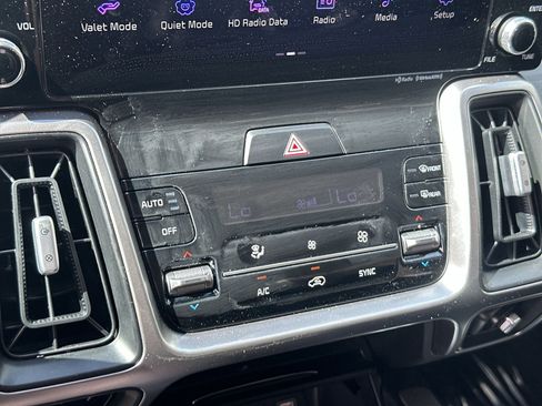 Used 2023 Kia Sorento EX w/ Panoramic Sunroof Package FWD image 16