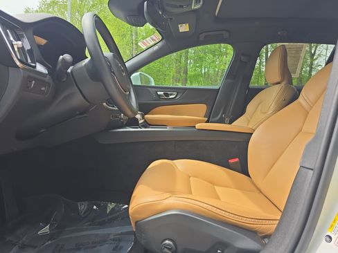 Used 2020 Volvo V60 T5 Cross Country w/ Protection Package Premier image 14