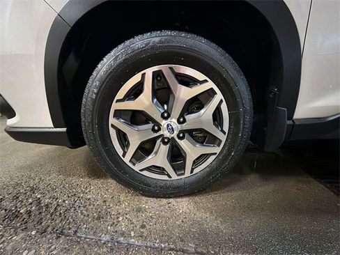 Used 2024 Subaru Forester Premium image 10