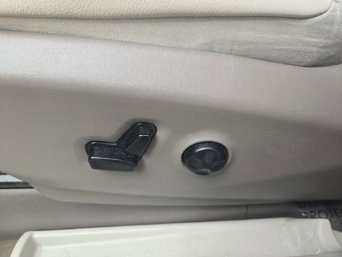 Used 2020 Chrysler Pacifica Touring-L image 16