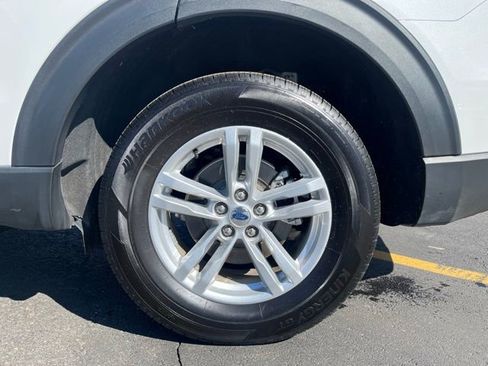 Used 2022 Ford Explorer XLT image 21