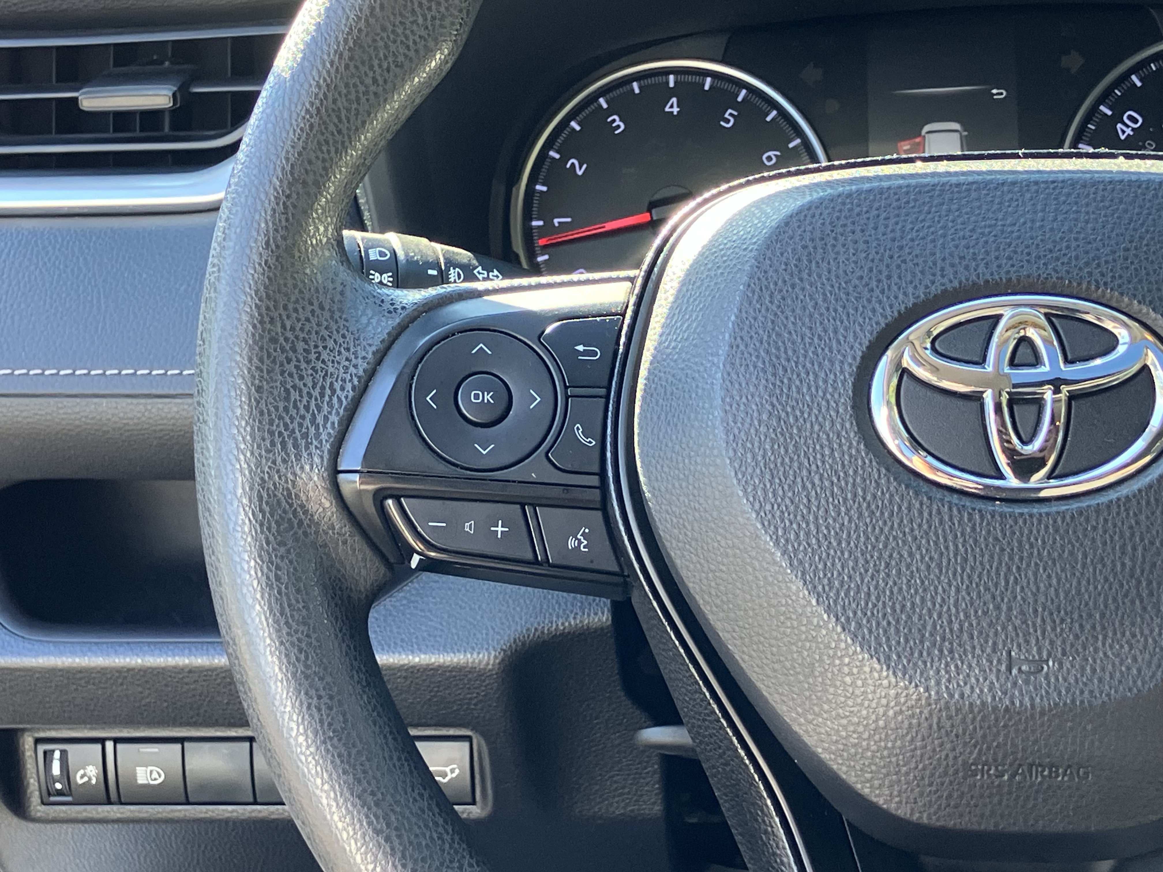Used 2019 Toyota RAV4 XLE w/ Convenience Package FWD image 21