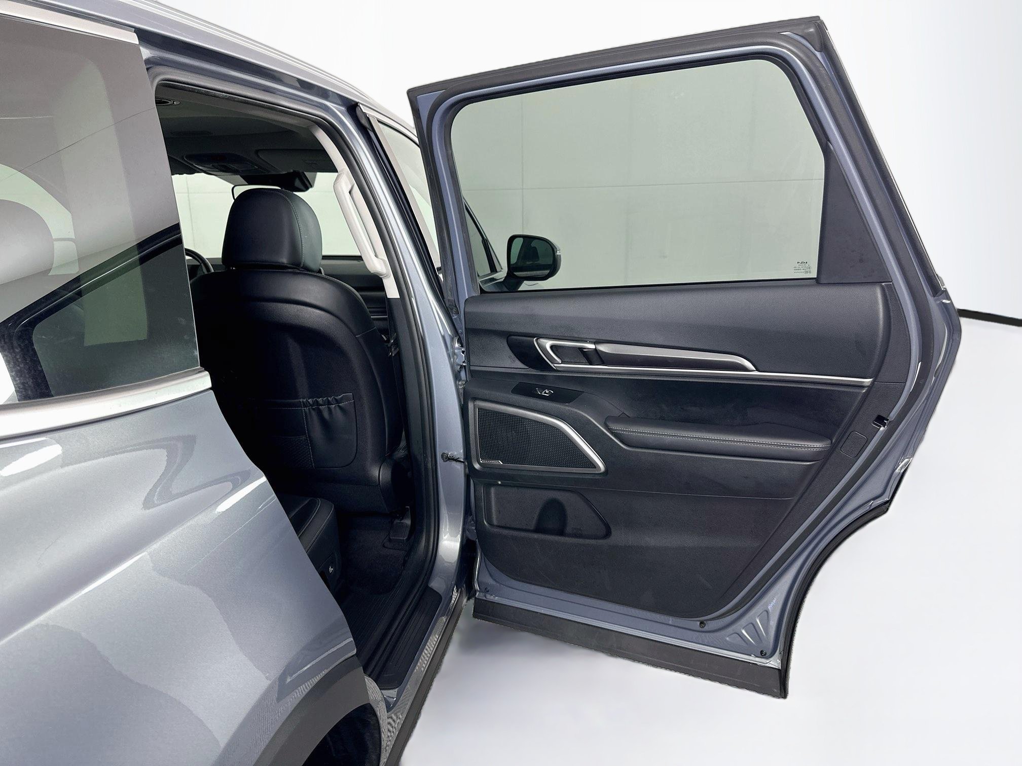 Used 2025 Kia Telluride S FWD image 33