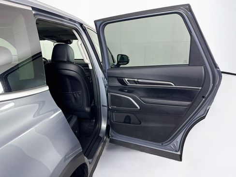 Used 2025 Kia Telluride S FWD image 33