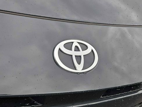 Used 2025 Toyota Camry LE image 11