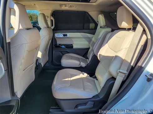 Used 2022 Ford Explorer Platinum image 11