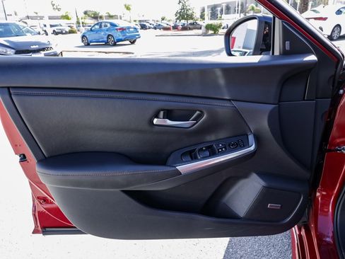 Used 2023 Nissan Sentra SR w/ SR Premium Package image 15