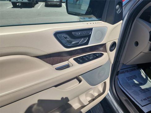 Certified 2020 Lincoln Navigator Reserve w/ Luxury Package RWD image 13