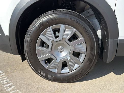 Used 2025 Nissan Kicks S FWD image 11