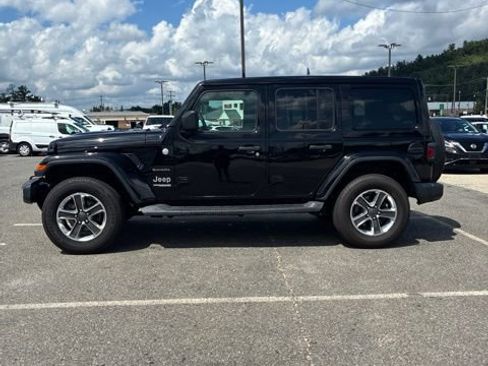 Used 2019 Jeep Wrangler Unlimited Sahara w/ Cold Weather Group AWD/4WD image 4