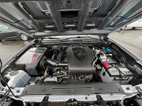 Used 2020 Toyota Tacoma TRD Sport image 32