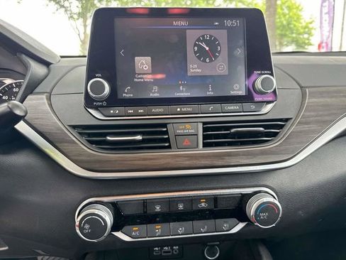 Used 2025 Nissan Altima 2.5 SV FWD image 31