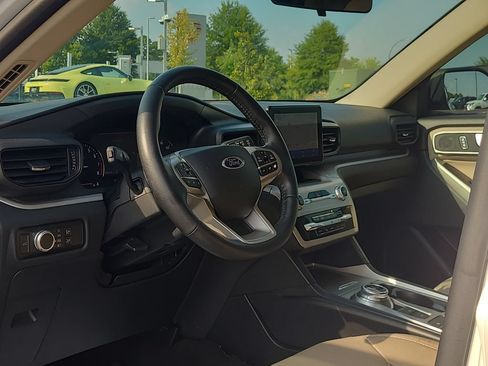 Used 2020 Ford Explorer XLT RWD image 10