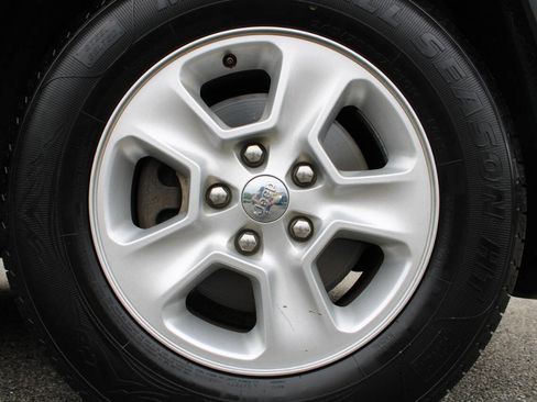 Used 2017 Jeep Grand Cherokee Laredo w/ Quick Order Package 23E image 22