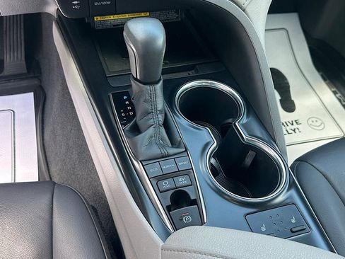 Certified 2019 Toyota Camry XLE FWD image 25