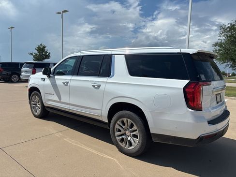 Used 2024 GMC Yukon XL Denali w/ Advanced Technology Package AWD/4WD image 2