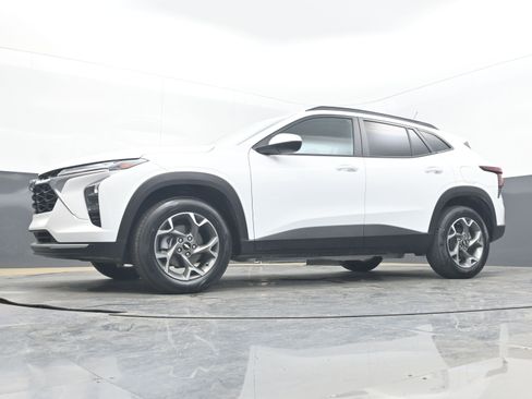 New 2026 Chevrolet Trax LT w/ Driver Confidence Package FWD image 23