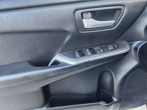 Used 2015 Toyota Camry LE image 21