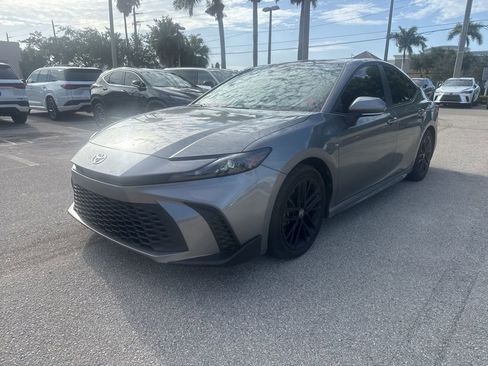 Used 2025 Toyota Camry SE FWD image 2