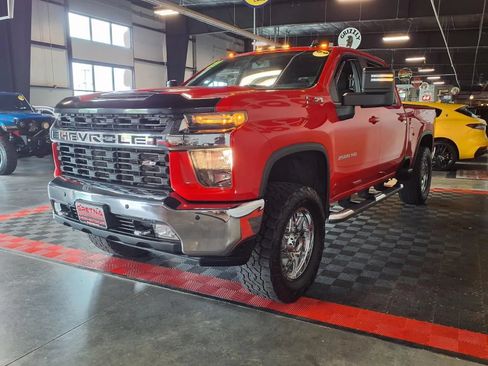 Used 2021 Chevrolet Silverado 2500 LT w/ Convenience Package AWD/4WD image 4