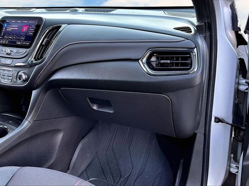 Used 2022 Chevrolet Equinox RS w/ Infotainment Package image 18
