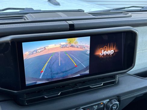 Used 2025 Jeep Wrangler Unlimited Sahara AWD/4WD image 23