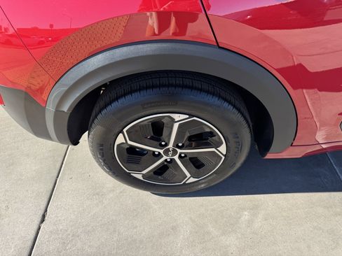 Used 2024 Kia Niro EX w/ EX Cold Weather Package image 15