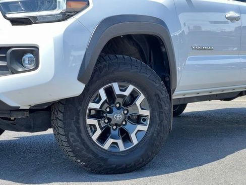 Used 2021 Toyota Tacoma TRD Off-Road w/ Technology Package AWD/4WD image 2
