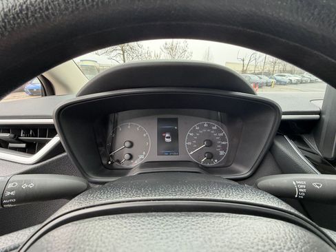 Used 2025 Toyota Corolla LE image 39