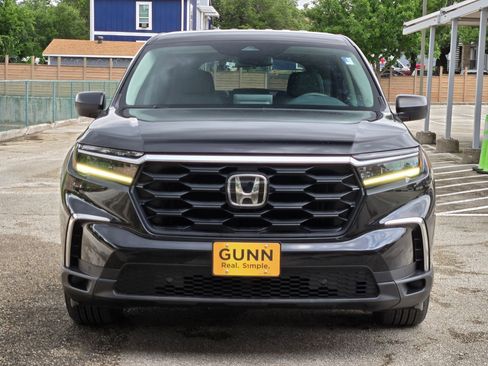 Used 2023 Honda Pilot LX image 9