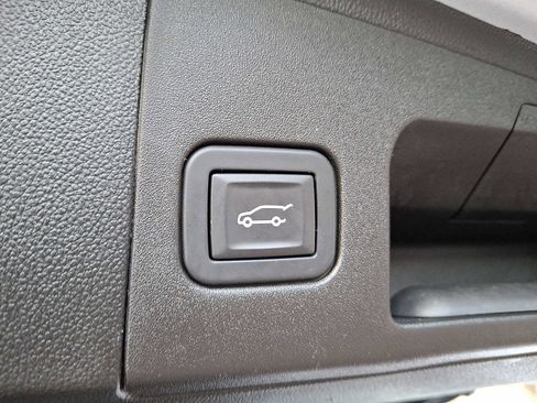 Used 2018 Cadillac XT5 AWD image 29