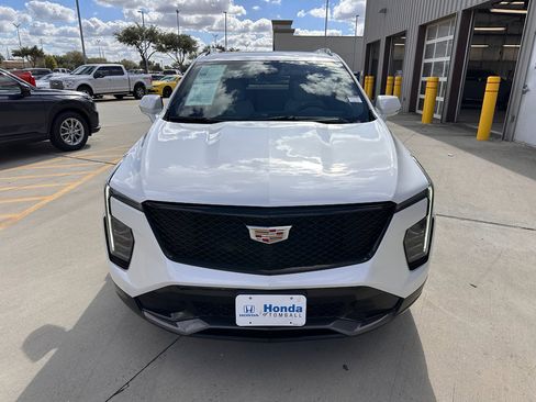 Used 2024 Cadillac XT4 Sport image 3