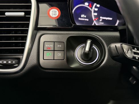 Certified 2023 Porsche Cayenne Platinum Edition image 51