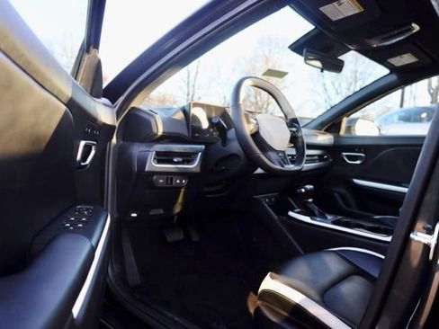 Used 2025 Kia K4 GT-Line w/ GT-Line Premium Package image 15