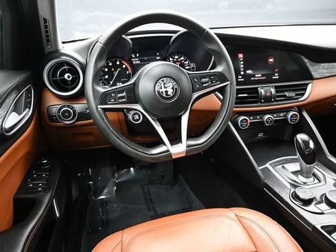Used 2019 Alfa Romeo Giulia RWD image 19