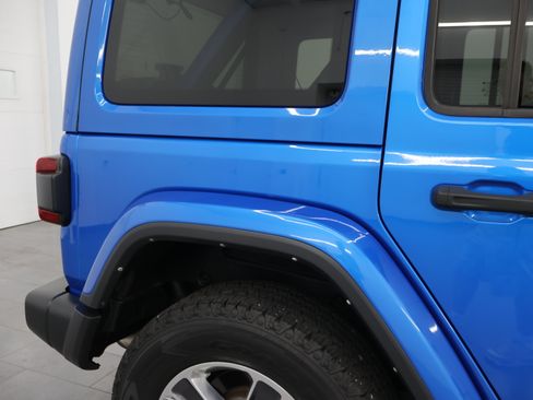 Used 2022 Jeep Wrangler Unlimited Sahara w/ LED Lighting Group AWD/4WD image 23