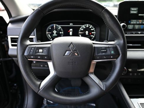 Used 2023 Mitsubishi Outlander SE image 22