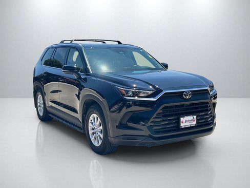 Certified 2024 Toyota Grand Highlander XLE FWD image 3