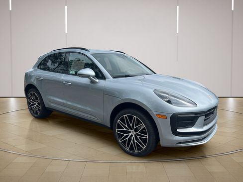New 2026 Porsche Macan AWD/4WD image 9