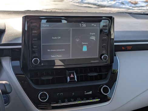 Used 2022 Toyota Corolla LE image 20