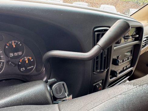 Used 2002 Chevrolet Express 2500 RWD image 10