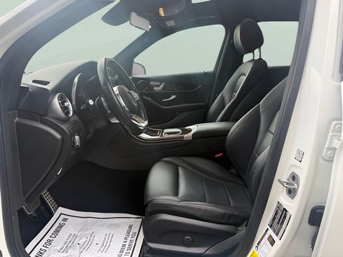 Used 2022 Mercedes-Benz GLC 300 4MATIC image 9