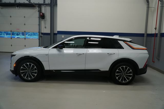 Used 2026 Cadillac Lyriq Sport w/ LPO, Floor Liner Package AWD/4WD image 2