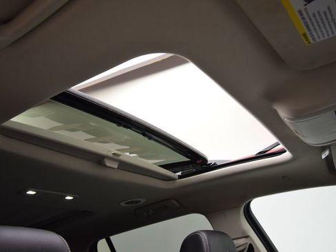 Used 2021 GMC Acadia Denali w/ Denali Technology Package image 18