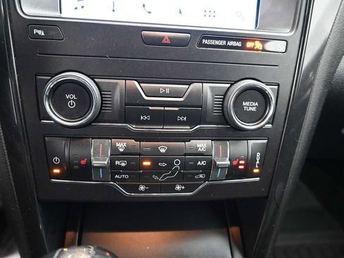 Used 2019 Ford Explorer XLT w/ Equipment Group 202A AWD/4WD image 15