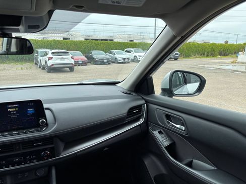 Used 2025 Nissan Rogue SV FWD image 37