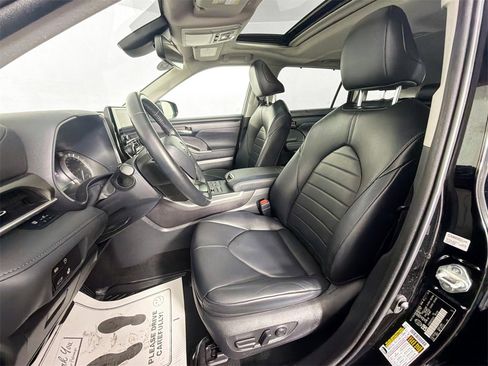 Used 2023 Toyota Highlander L image 18