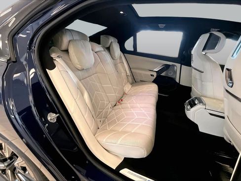 Used 2023 BMW 740i w/ Executive Package RWD image 19
